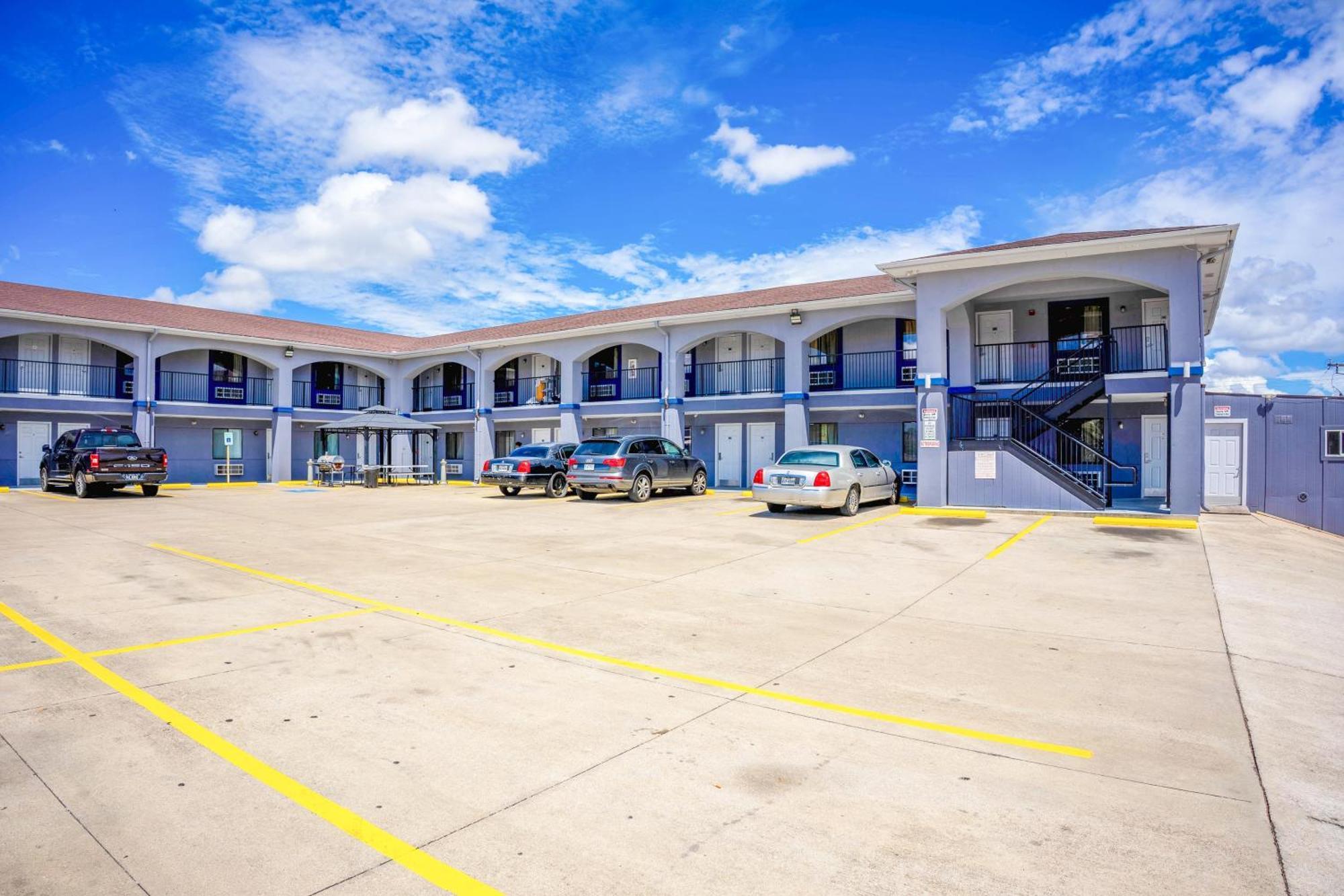 High Five Inn By Oyo Killeen Bagian luar foto