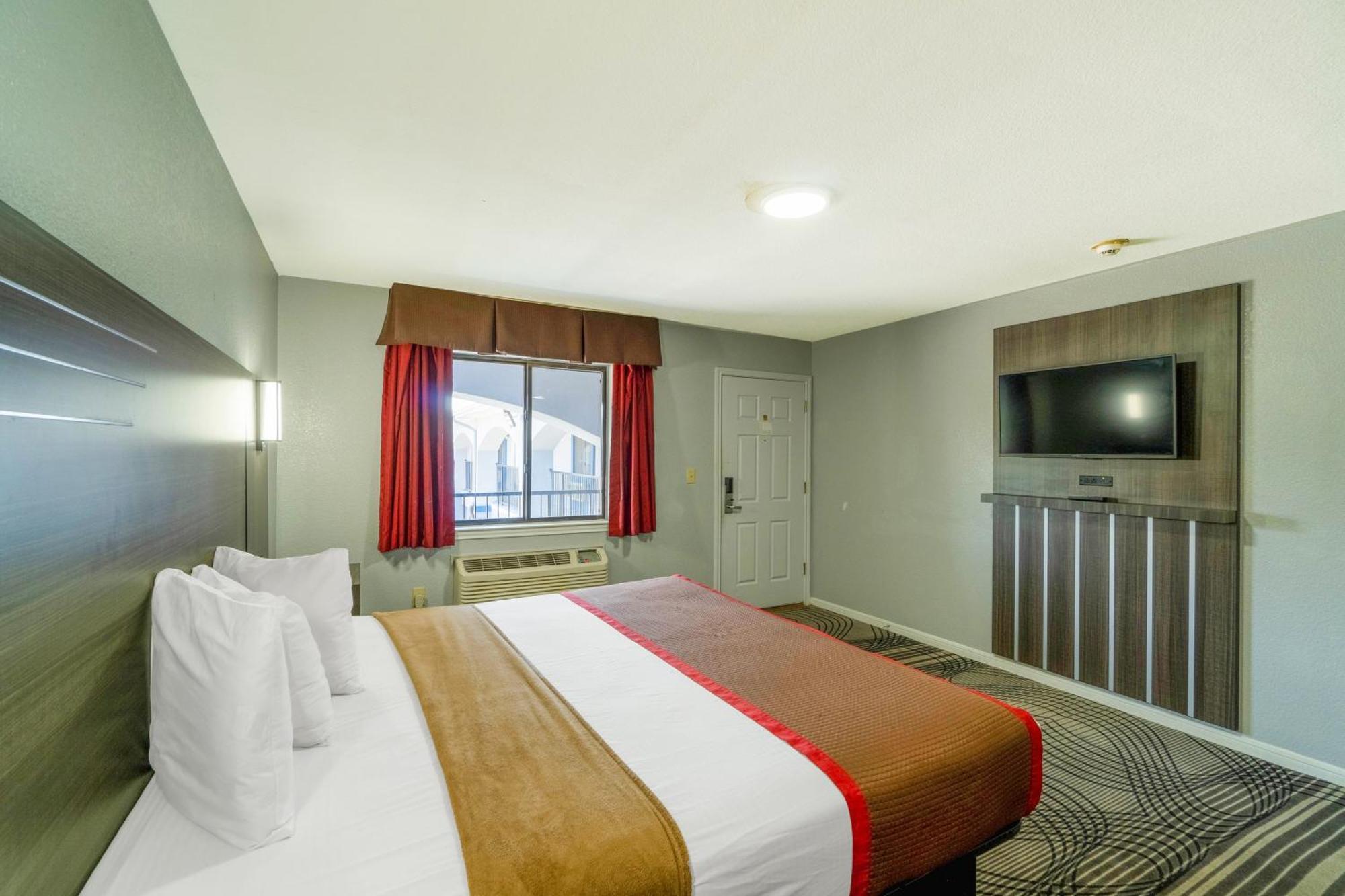 High Five Inn By Oyo Killeen Bagian luar foto