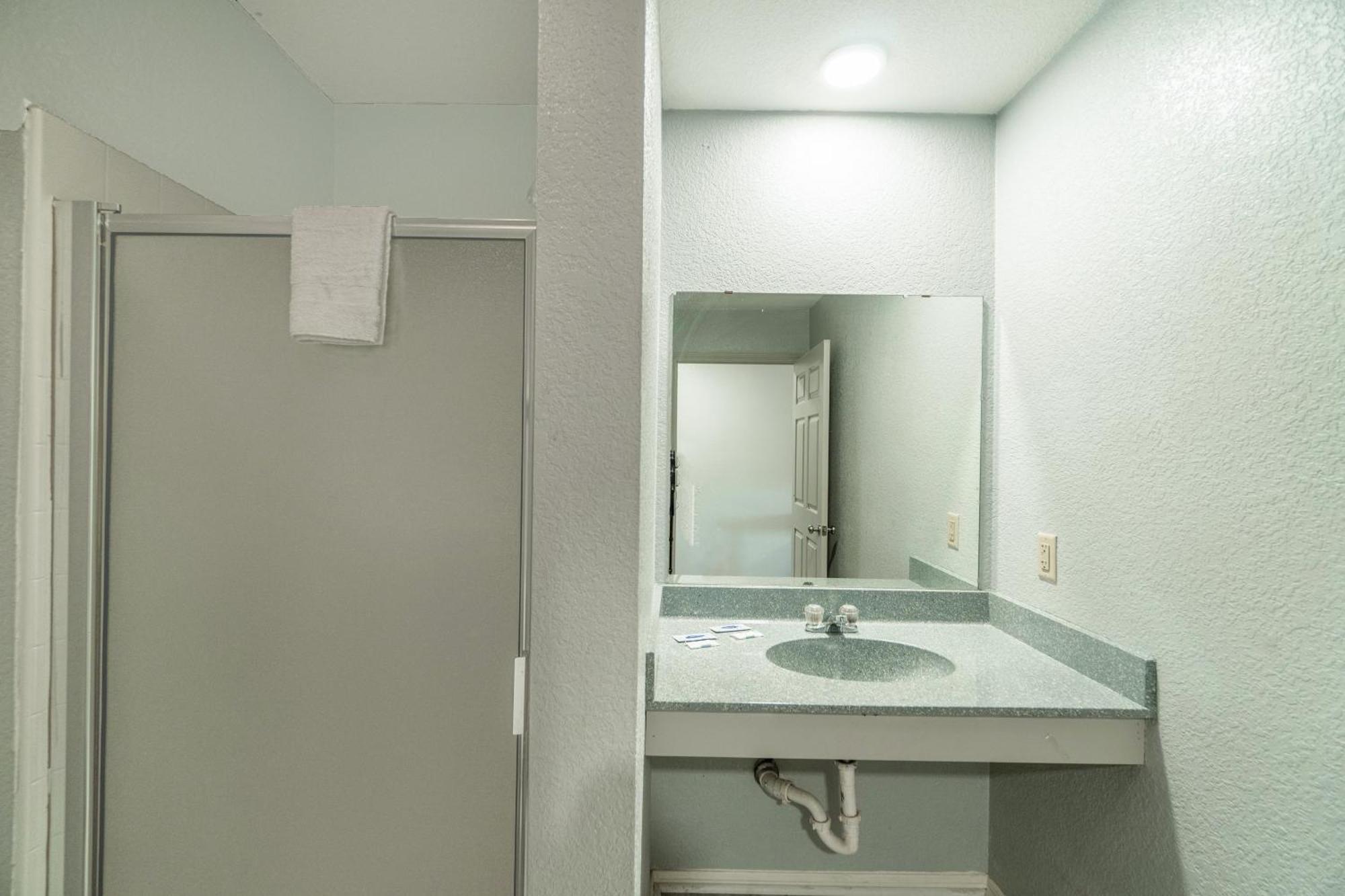 High Five Inn By Oyo Killeen Bagian luar foto