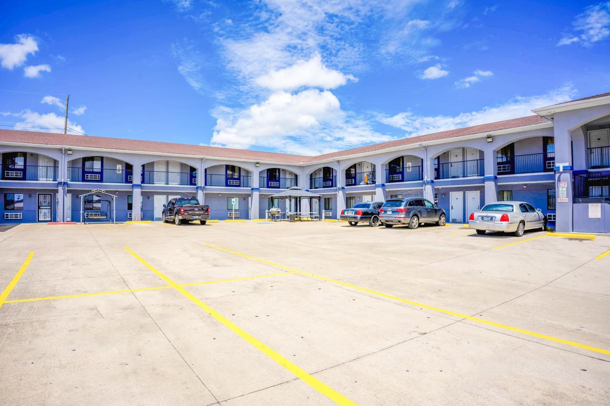 High Five Inn By Oyo Killeen Bagian luar foto