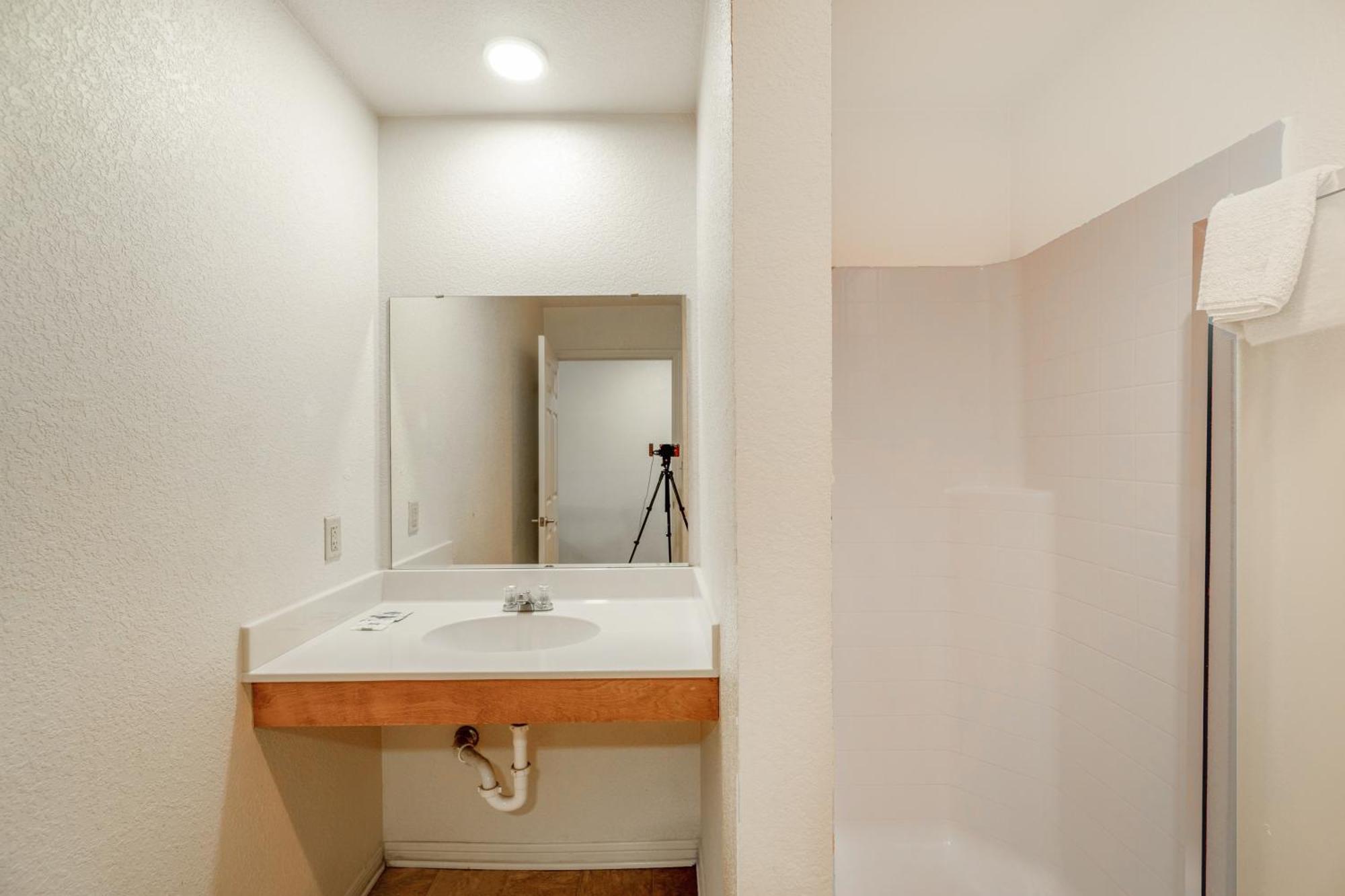 High Five Inn By Oyo Killeen Bagian luar foto